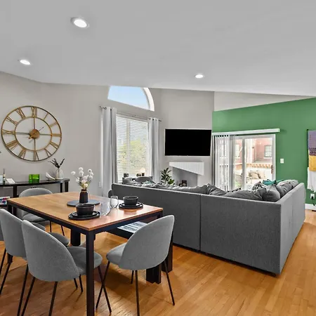 4700 West End Whimsy Villa